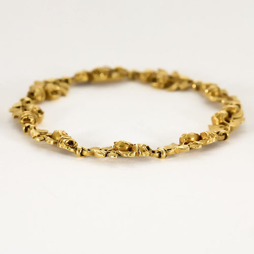 Bracelet Bracelet en or jaune à motif de fleurs et de feuilles ciselées 58 Facettes MON1100X2