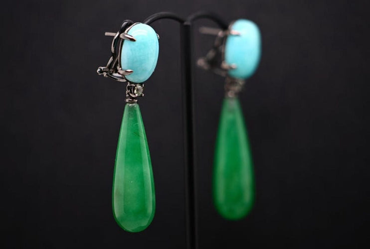 Boucles d'oreilles Boucles d'oreilles en or noir avec embellissements d'amazonite, de jade et de saphir 58 Facettes