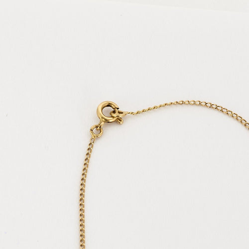 AUGIS - Ketting die een liefdesmedaille in geel goud vasthoudt 