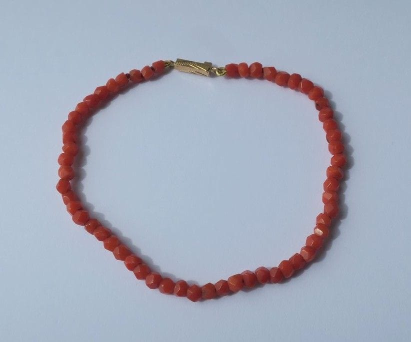 Bracelet Bracelet XIXe corail facetté fermoir or rose 58 Facettes