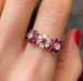 Bague 54 Bague or jaune, fleurs rubis diamants 58 Facettes