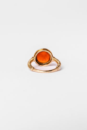 Bague 52 Bague en or jaune et cabochon intaille de cornaline 58 Facettes