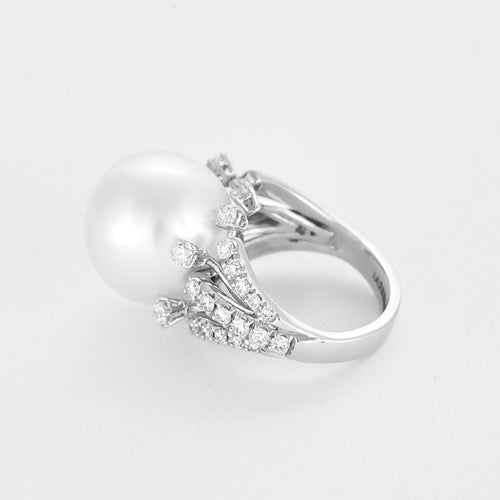 Bague 52,5 Bague en or blanc, perle de culture blanche et diamants 58 Facettes RAM3104