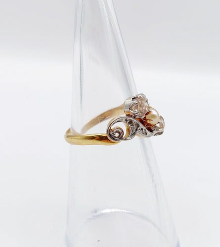 Bague 51 Bague tourbillon or jaune, diamants et perle 58 Facettes A05451