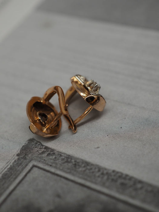 Yellow gold and gray diamond earring