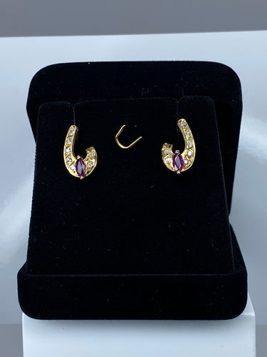 Pár náušnic ze žlutého zlata a diamantů 