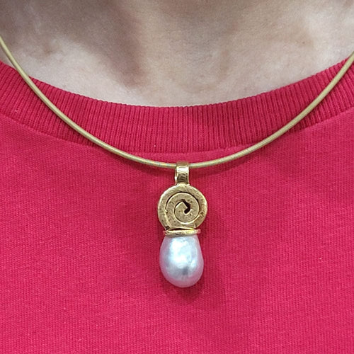 Pendentif Pendentif en perle australienne et or jaune 18 carats 58 Facettes CL66