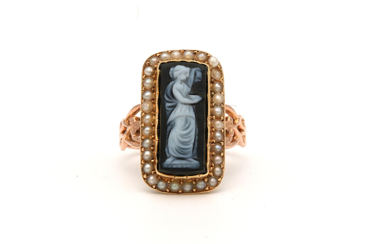 Bague 51 Bague Napoléon III en or jaune, sertie d'un camée et de perles 58 Facettes 19138