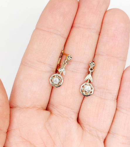 Boucles d'oreilles Dormeuses antique or jaune 18k fleur et spinelles blancs (circa 1920) 58 Facettes A06159