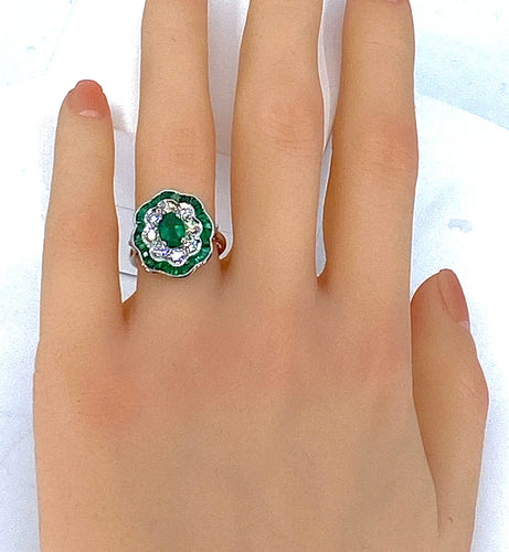 Bague Bague marguerite en or blanc 18 carats en émeraudes et diamants 58 Facettes AB216