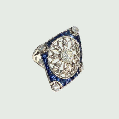 Bague BAGUE EN PLATINE DE STYLE ART DÉCO AVEC DIAMANTS ET SAPHIRS 58 Facettes A2450 (491)