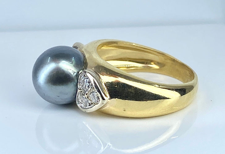Bague 52 Bague or jaune, perle de Tahiti et diamants 58 Facettes AB444