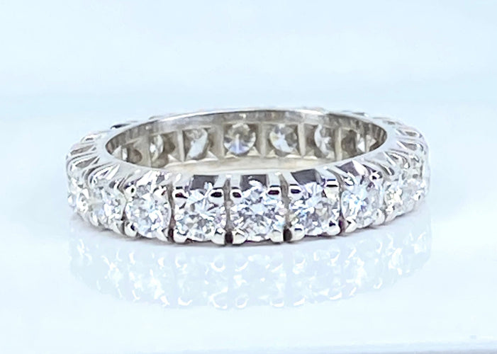 Bague 53 Alliance en or blanc 18 carats ,20 diamants 2,30 carats 58 Facettes AB578