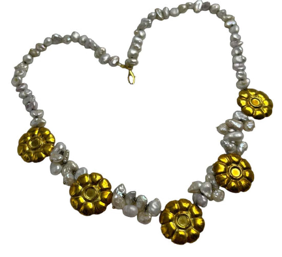 Collier Collier avec perles de rivière et marguerites en or jaune 58 Facettes