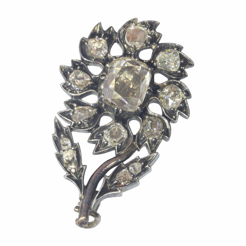 Broche Beauté baroque : une broche à fleurs épanouies datant de 1700 58 Facettes 23179-0335