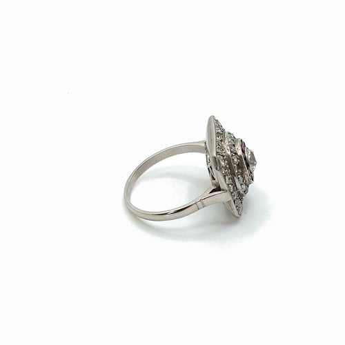 Bague 53.5 Bague "Pyramide" diamants, rubis et platine 850 - Style Art Déco 58 Facettes 213