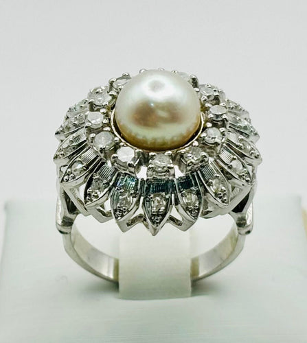 Bague Bague en or blanc avec perle centrale et diamants – Motif floral 58 Facettes 50277