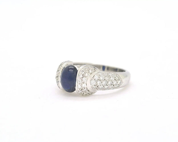 Bague Bague en or blanc avec saphir cabochon de 2 carats et diamants 58 Facettes 13015