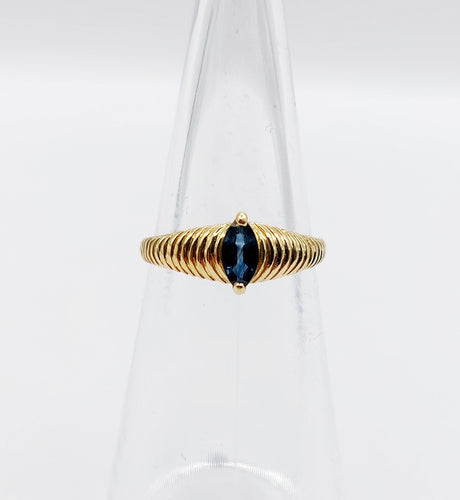 Vintage navette-ring med skuldre af godrons i 18k guld og safir 