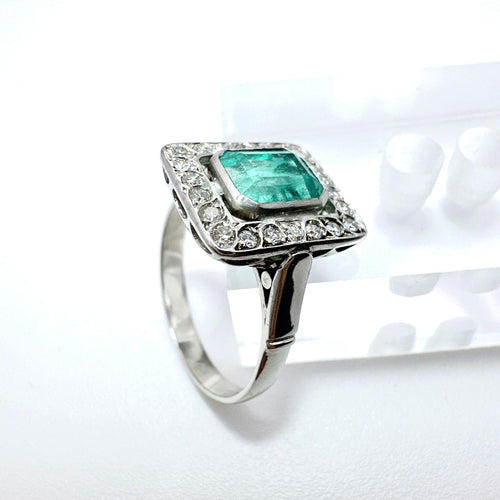 Bague 54 Bague Art Déco en or blanc avec diamants et émeraudes 58 Facettes 50368