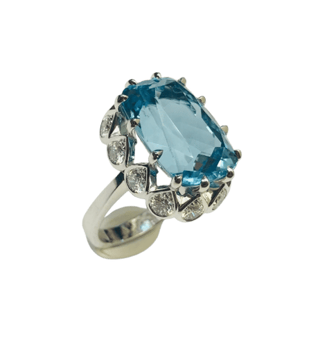 Witgouden ring bezet met een aquamarijn