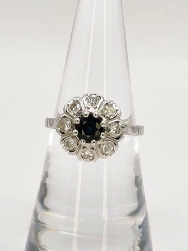 Bague 54 Bague Marguerite en or blanc ornée d'un saphir et de diamants 58 Facettes