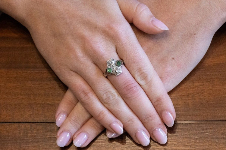 Bague Bague Art Déco en or blanc et platine avec diamants et tourmalines 58 Facettes 11616