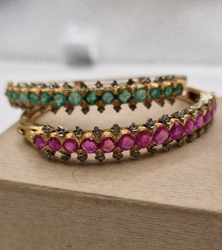 Bracelet Bracelets jonc rubis, émeraudes et diamants en or 18kt 58 Facettes