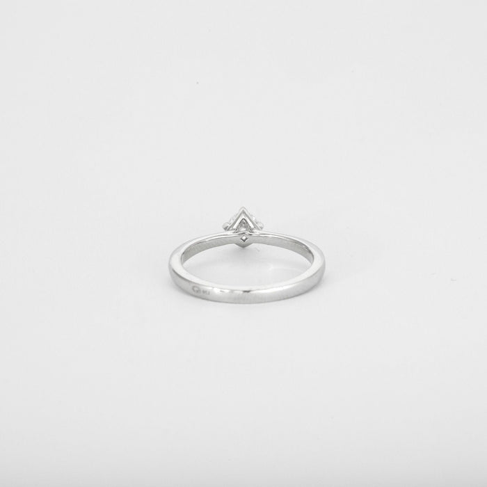 White gold solitaire with diamonds