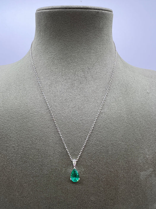 Collier Pendant Necklace Emerald 1, 32 Diamonds White Gold 18 Carats 58 Facettes