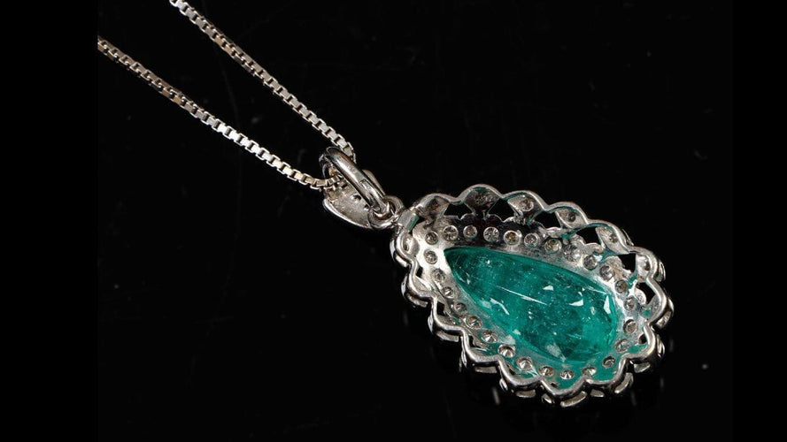 Collier Chaîne Or Gris et Pendentif émeraude de Colombie 11,18 Carats 58 Facettes