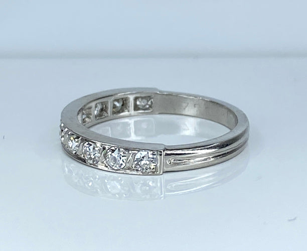 Bague 50 Demie alliance en platine et diamants 58 Facettes AB615