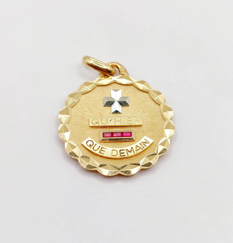 Pendentif AUGIS - Pendentif médaille d'amour or et rubis - "Plus qu'hier moins que demain" 58 Facettes A05409