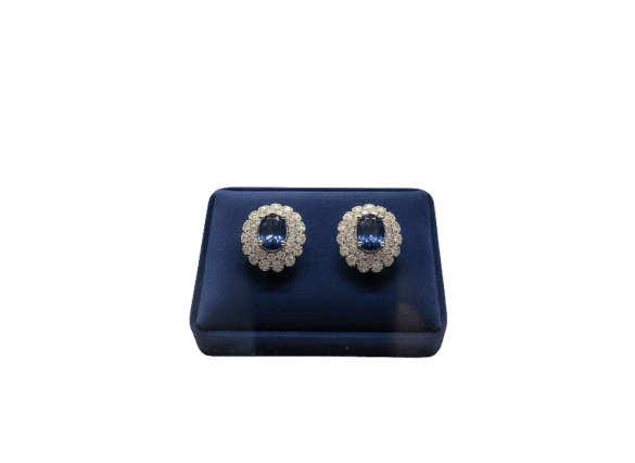 Boucles d'oreilles Boucles d'oreilles en or blanc 18 carats, ornées de saphirs et de diamants, collection 2021 P 58 Facettes