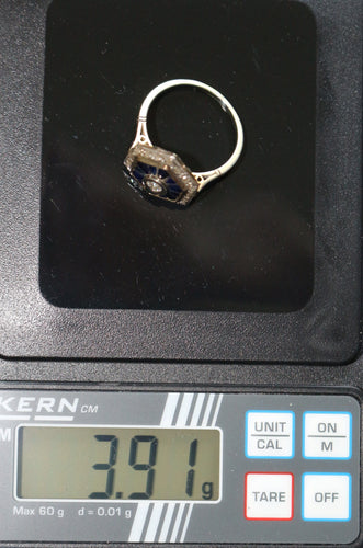 Bague 56 Bague Hexagonale Art Déco en or blanc, diamants et saphirs 58 Facettes 156