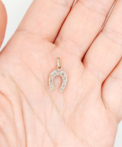 Antički privezak potkovica od 18k zlata sa brilijantima u rozeta brušenju (oko 1900) 