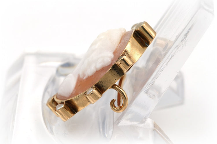 Broche Broche Art Déco en or jaune sertie d'un camée coquillage et de perles 58 Facettes 20752