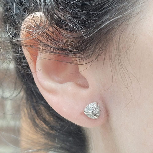 Boucles d'oreilles Boucles d’oreilles en or blanc 18k et diamants 58 Facettes PE24