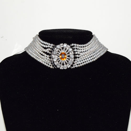 Collana di perle con medaglione en or blanc 18 kt, perles, zaffiro, diamanti 58 Facettes CL110