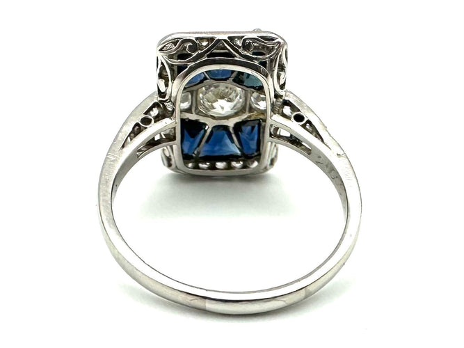 Art-Deko prsten u Platinum, kalibrisani safiri i dijamanti 