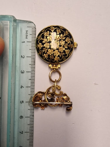 Montre Baume & Mercier - Broche montre émail en or jaune 18k 58 Facettes