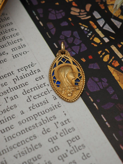 Antique yellow gold plique-à-jour medal