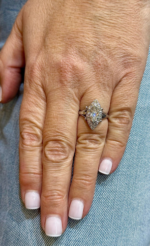 Marquise ancienne en or blanc 18 carats et diamants 58 Facettes