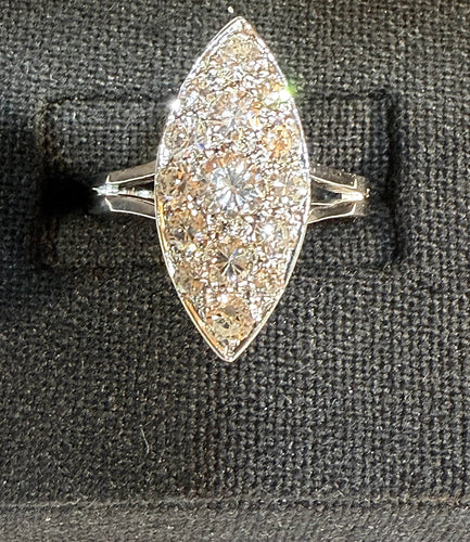 Bague 50 Bague marquise ancienne en or blanc et diamants 58 Facettes
