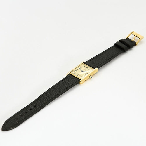 Montre Montre Cartier Modèle Tank Must en argent plaqué or cadran blanc chiffres romains. 58 Facettes