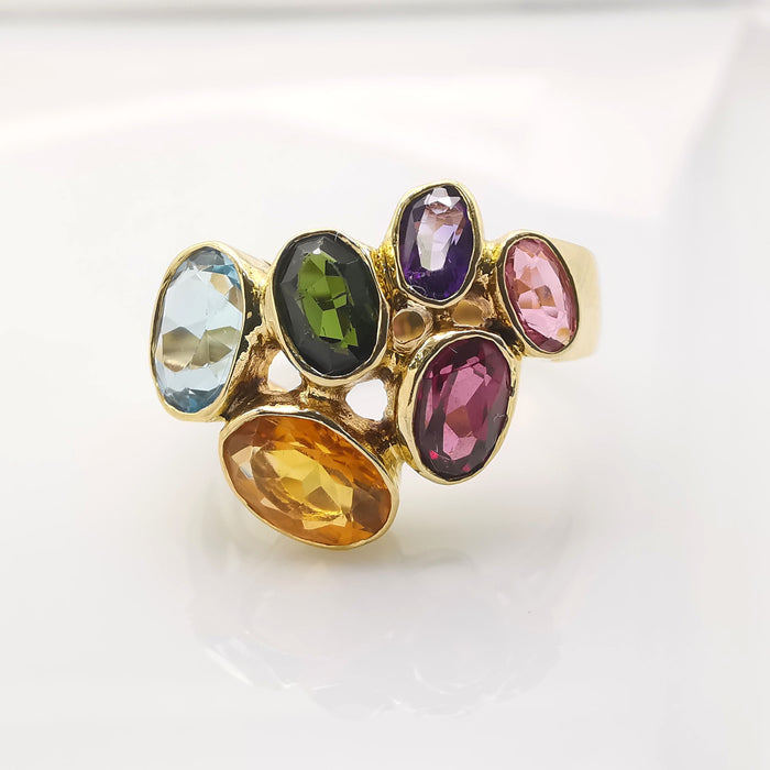 Yellow gold ring with precious stones