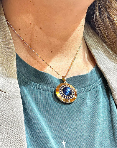 Boucles d'oreilles Parure 4 pièces en or jaune 18 carats saphirs bleus et chrysobéryls oeil de chat 58 Facettes