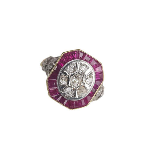 Bague 57 Bague platine, or jaune, diamant, rubis 58 Facettes