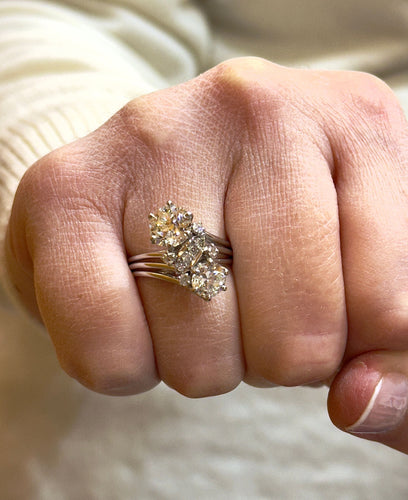 Old ring in platinum and diamonds