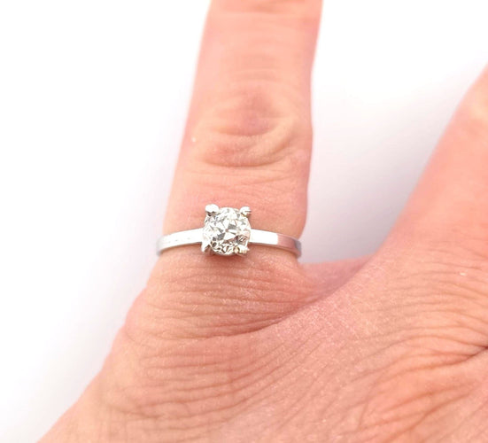 Bague 54 Bague solitaire en or blanc avec diamant 58 Facettes